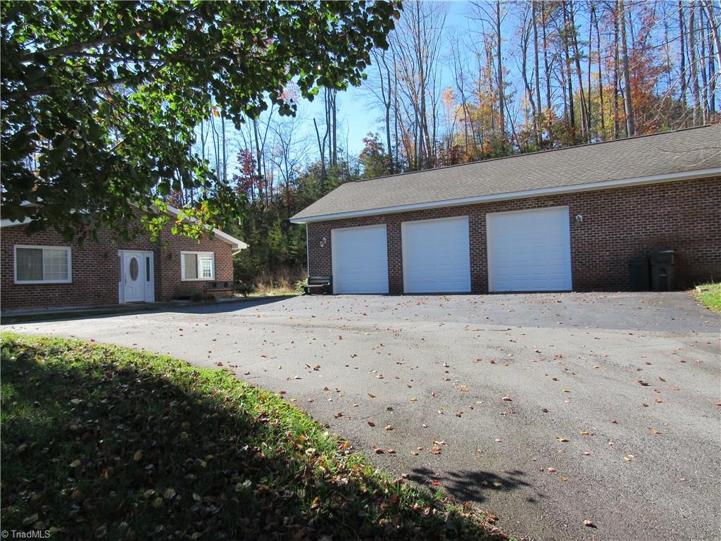 286 Pat Irwin Road Pilot Mountain, NC 27041 - Photo 5 of 29 Gallery Image 5