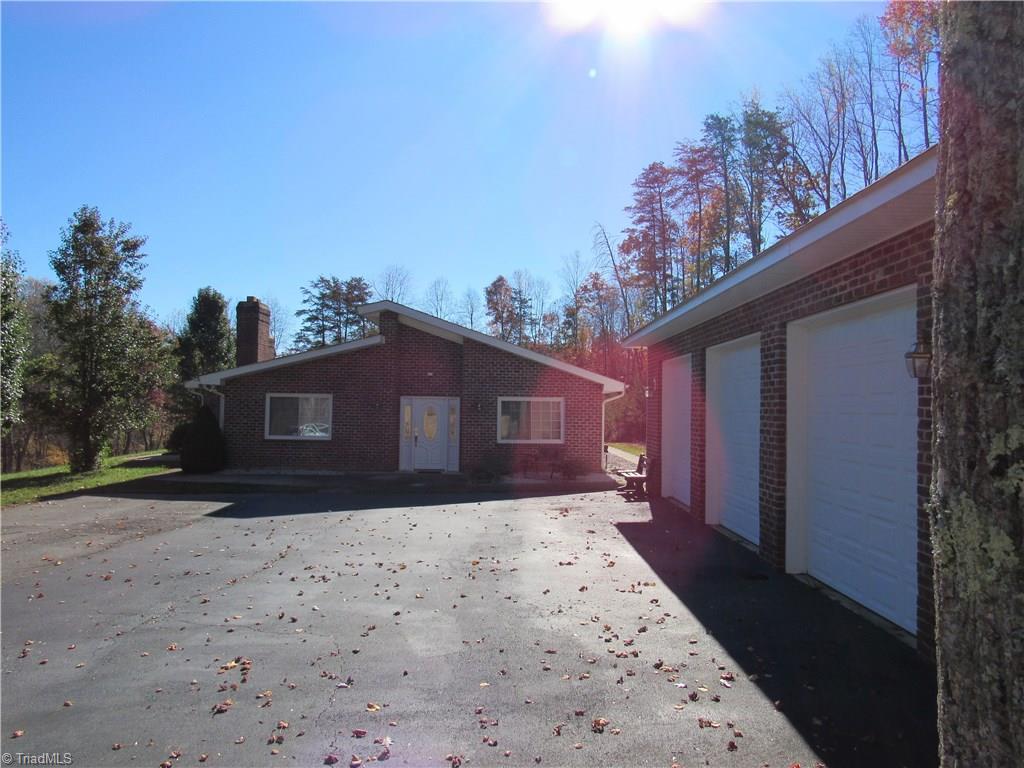 286 Pat Irwin Road Pilot Mountain, NC 27041 - Photo 6 of 29 Gallery Image 6