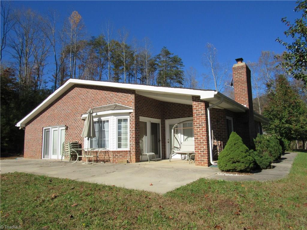 286 Pat Irwin Road Pilot Mountain, NC 27041 - Photo 7 of 29 Gallery Image 7