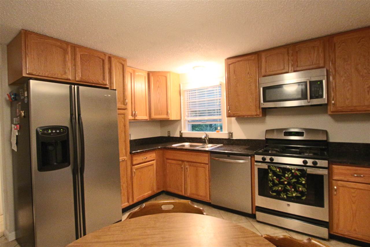 37 Nightingale Road Nashua, NH 03062 - Photo 2 of 21
