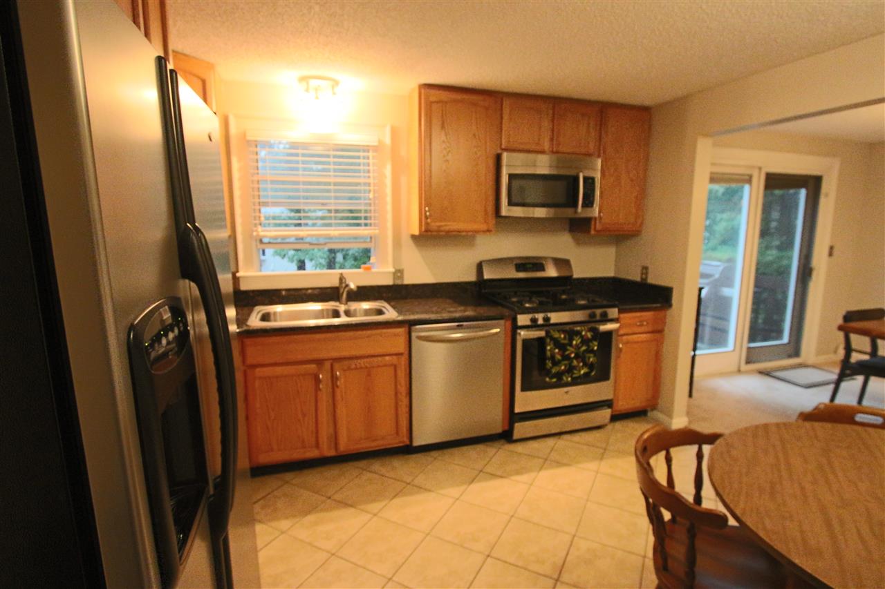 37 Nightingale Road Nashua, NH 03062 - Photo 3 of 21