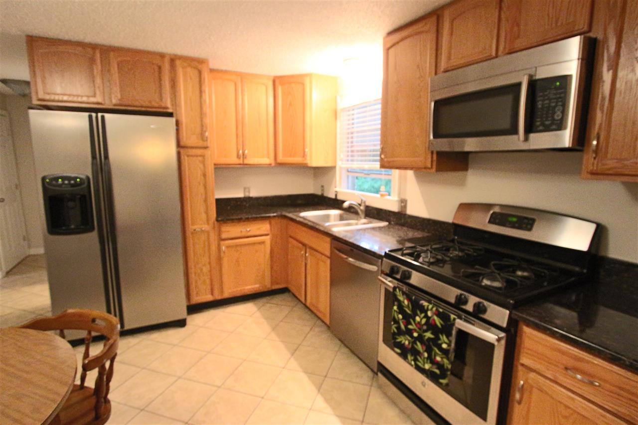 37 Nightingale Road Nashua, NH 03062 - Photo 5 of 21