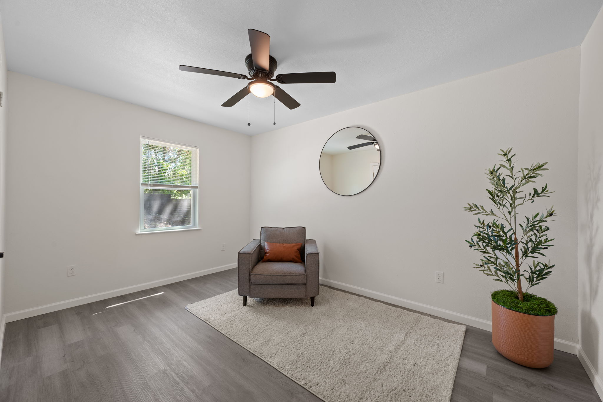 4711 Bandera Road Austin, TX 78721 - Photo 16 of 22 a living room with furniture and a potted plant