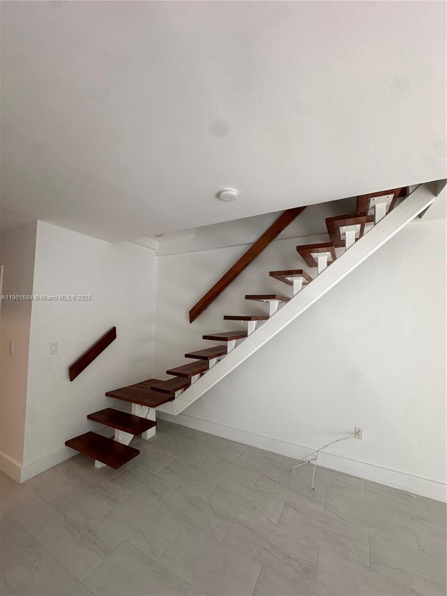 798 Crandon Boulevard, Unit 38C Key Biscayne, FL 33149 - Photo 11 of 33 a view of an empty room with stairs