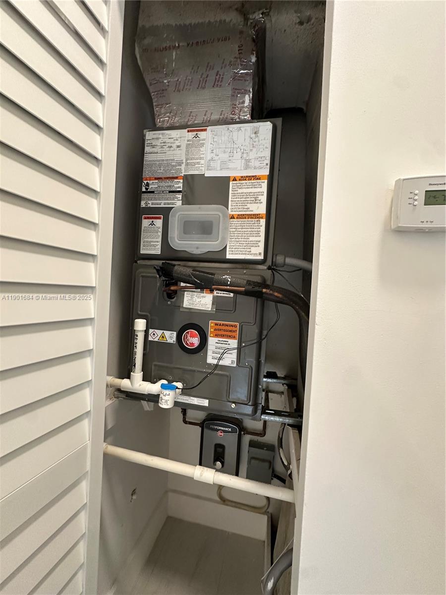 798 Crandon Boulevard, Unit 38C Key Biscayne, FL 33149 - Photo 14 of 33 a bathroom with a sink and a mirror