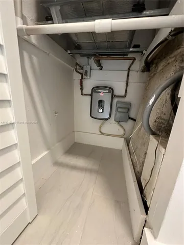 a view of utility room