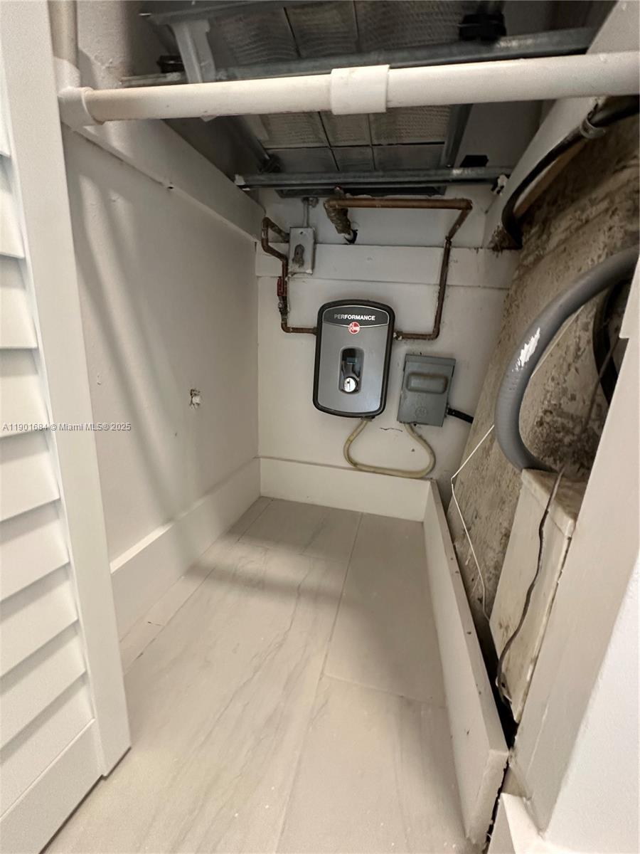 798 Crandon Boulevard, Unit 38C Key Biscayne, FL 33149 - Photo 15 of 33 a view of utility room