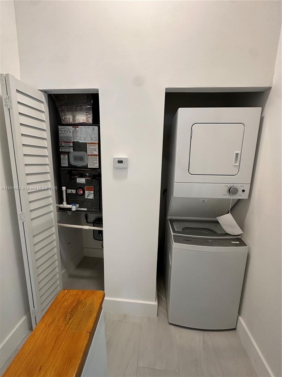 798 Crandon Boulevard, Unit 38C Key Biscayne, FL 33149 - Photo 16 of 33 a utility room with washer and dryer