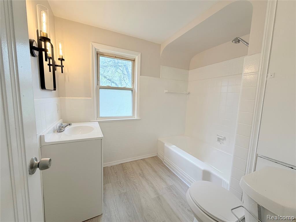 11375 Roxbury Street Detroit, MI 48224 - Photo 5 of 9