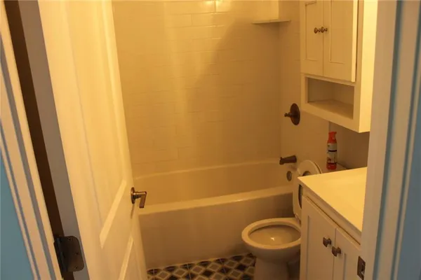 $649,900 | 1768 Homestead Drive, Liberty, MO 64068