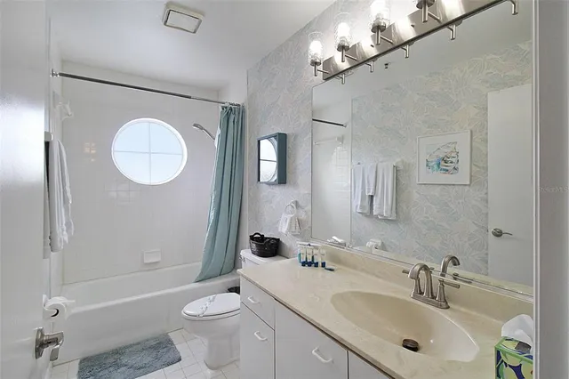 $8,900 | 1275 Siesta Bayside Drive, Unit 1275B, Sarasota, FL 34242