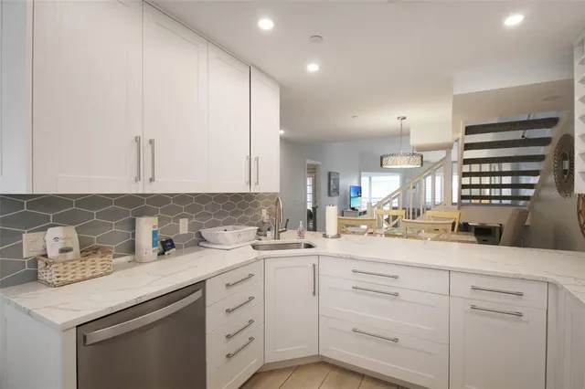 $8,900 | 1275 Siesta Bayside Drive, Unit 1275B, Sarasota, FL 34242