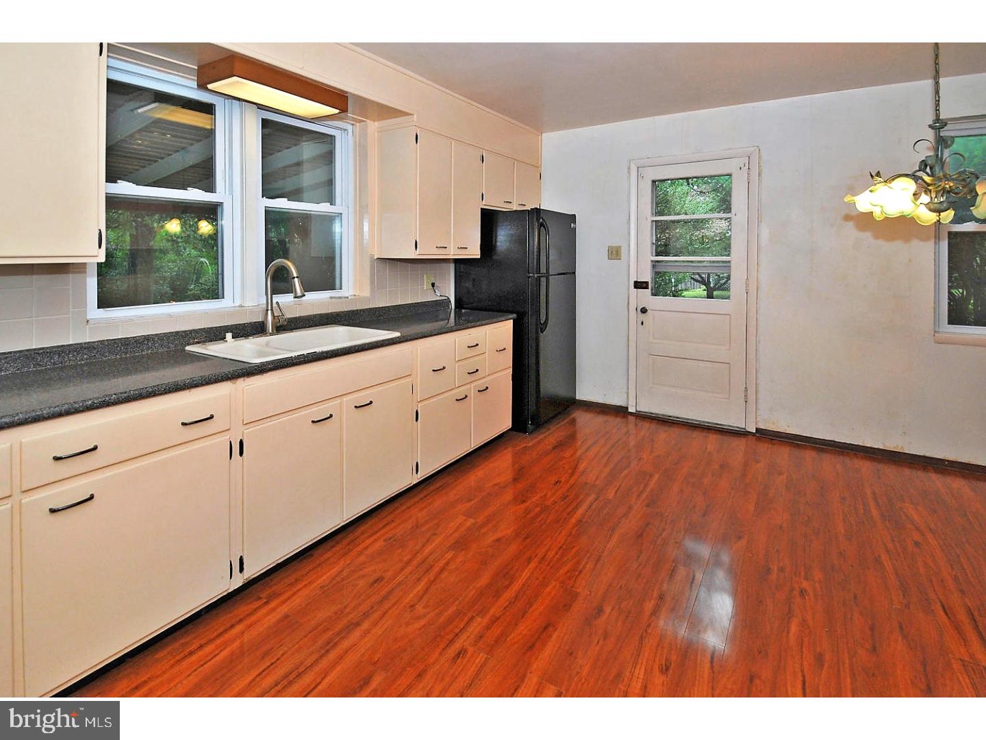1580 Huntingdon Road Abington, PA 19001 - Photo 8 of 20 Kitchen