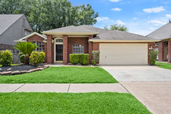 $2,200 | 16014 Lakestone Drive, Tomball, TX 77377