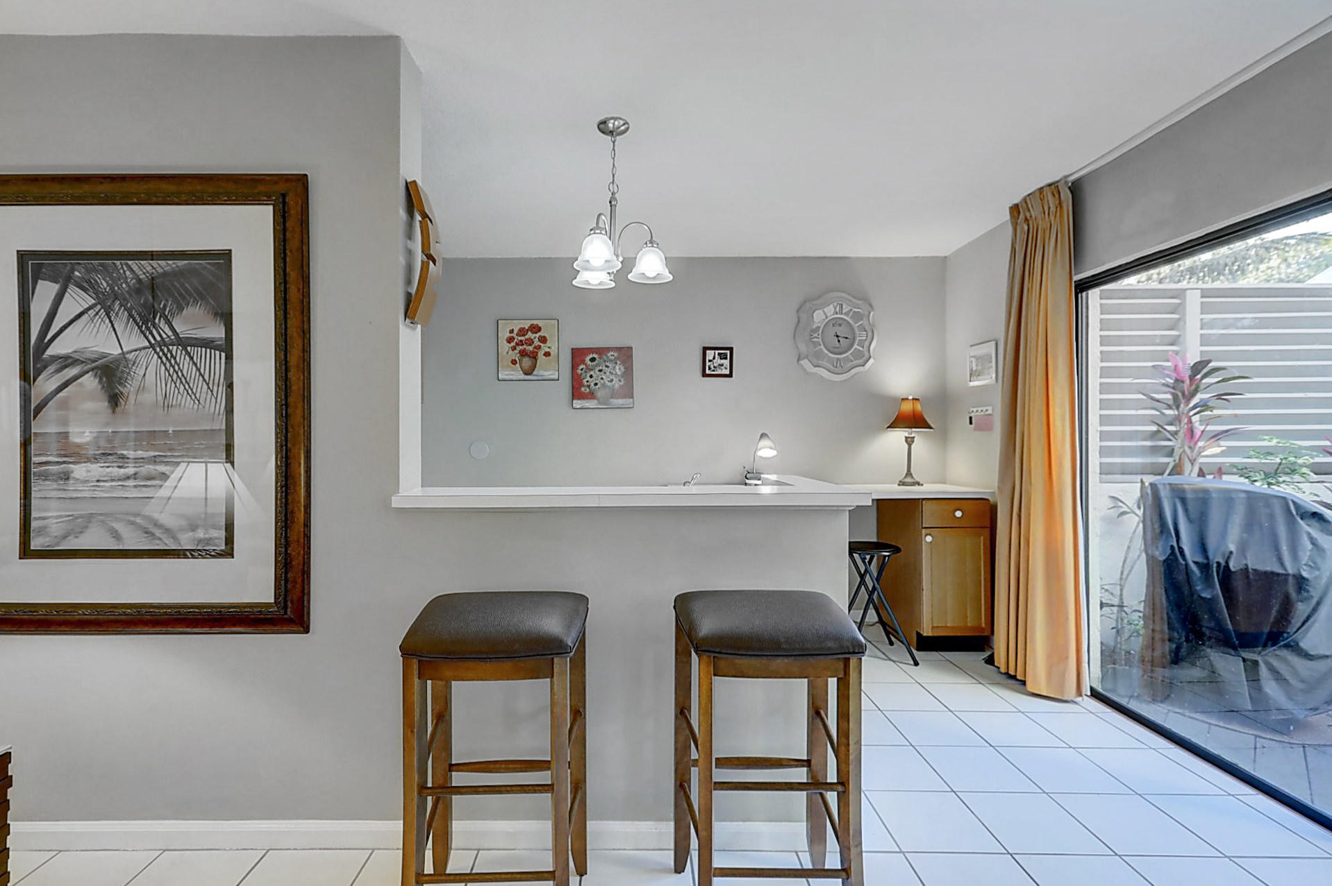 1605 South Us Highway, Unit 5D Jupiter, FL 33477 - Photo 10 of 24 Kitchen bar