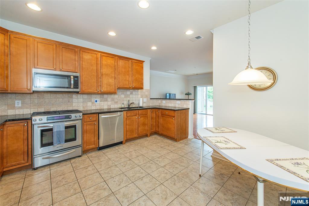 1116 Warren's Way Wanaque, NJ 07465 - Photo 9 of 29