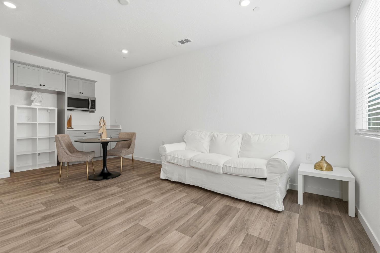4225 Hampton Way Clovis, CA 93619 - Photo 16 of 37 a living room with furniture and a wooden floor