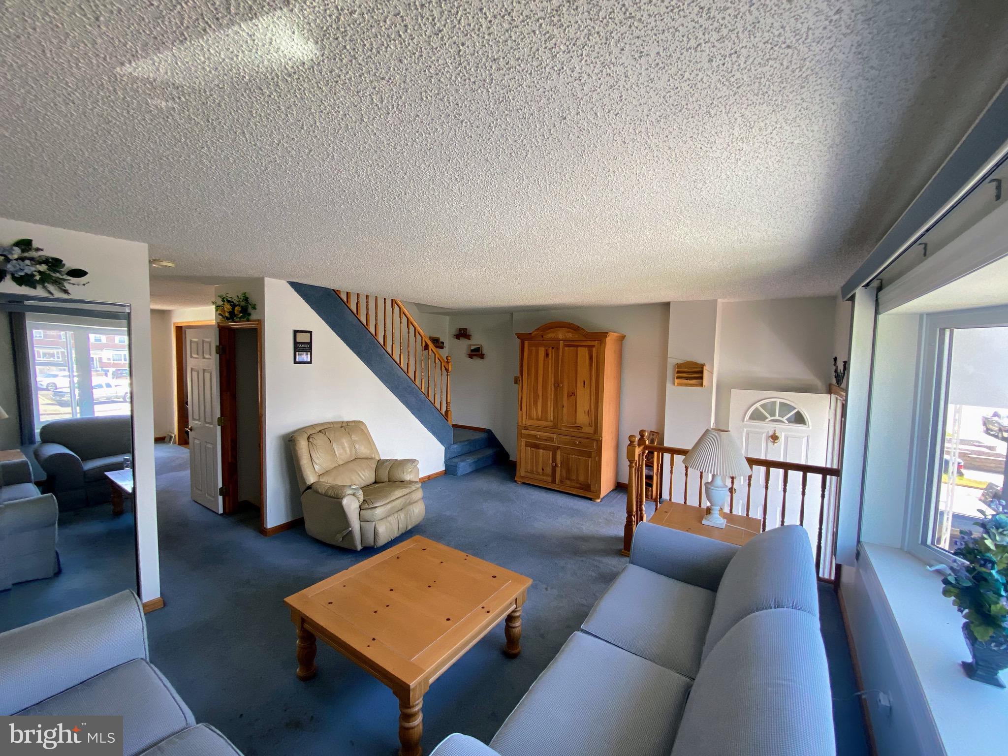 3137 Belgreen Road Philadelphia, PA 19154 - Photo 11 of 42 Living Room