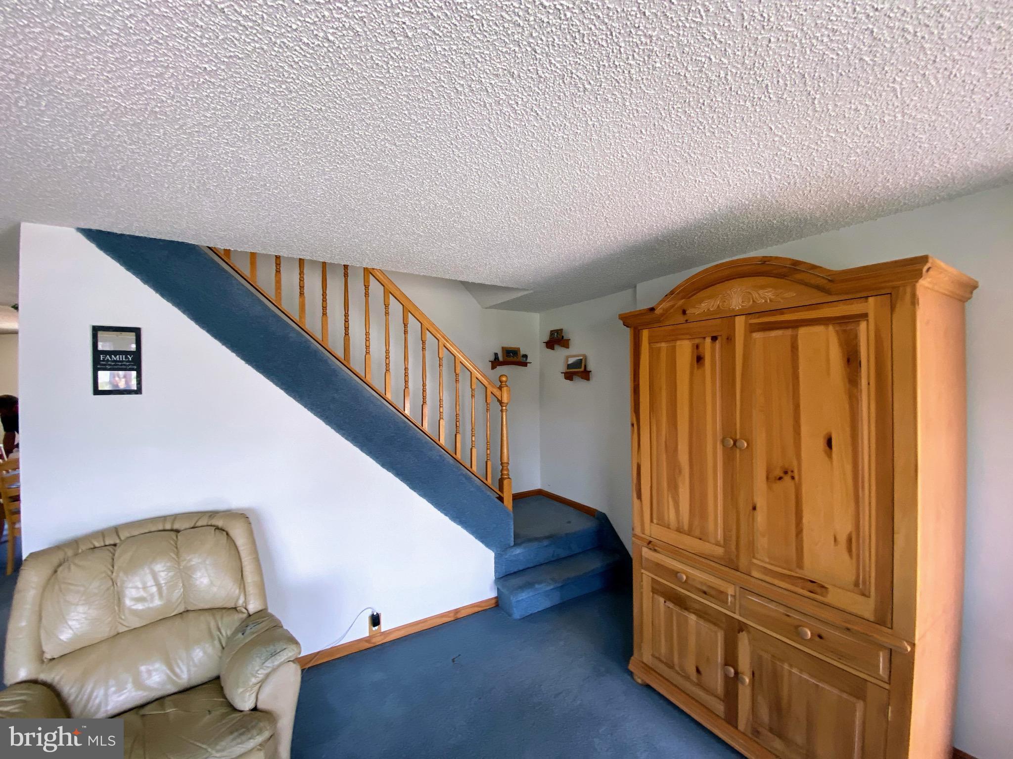3137 Belgreen Road Philadelphia, PA 19154 - Photo 7 of 42 Living Room