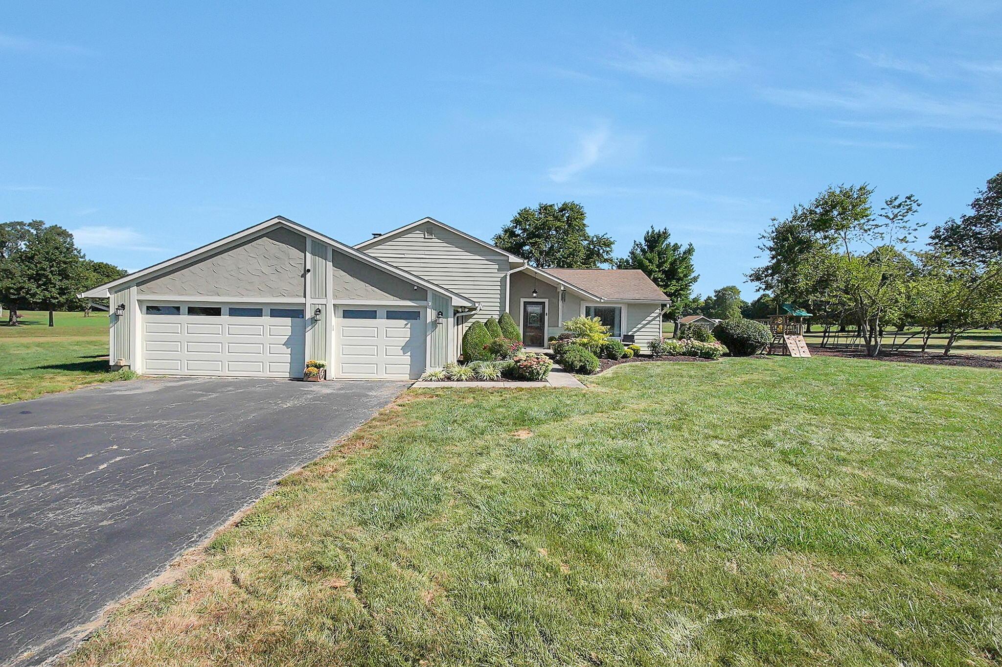 5760 London-Lancaster Road Groveport, OH 43125 - Photo 2 of 43 2-web-or-mls-5760-london-lancaster-rd