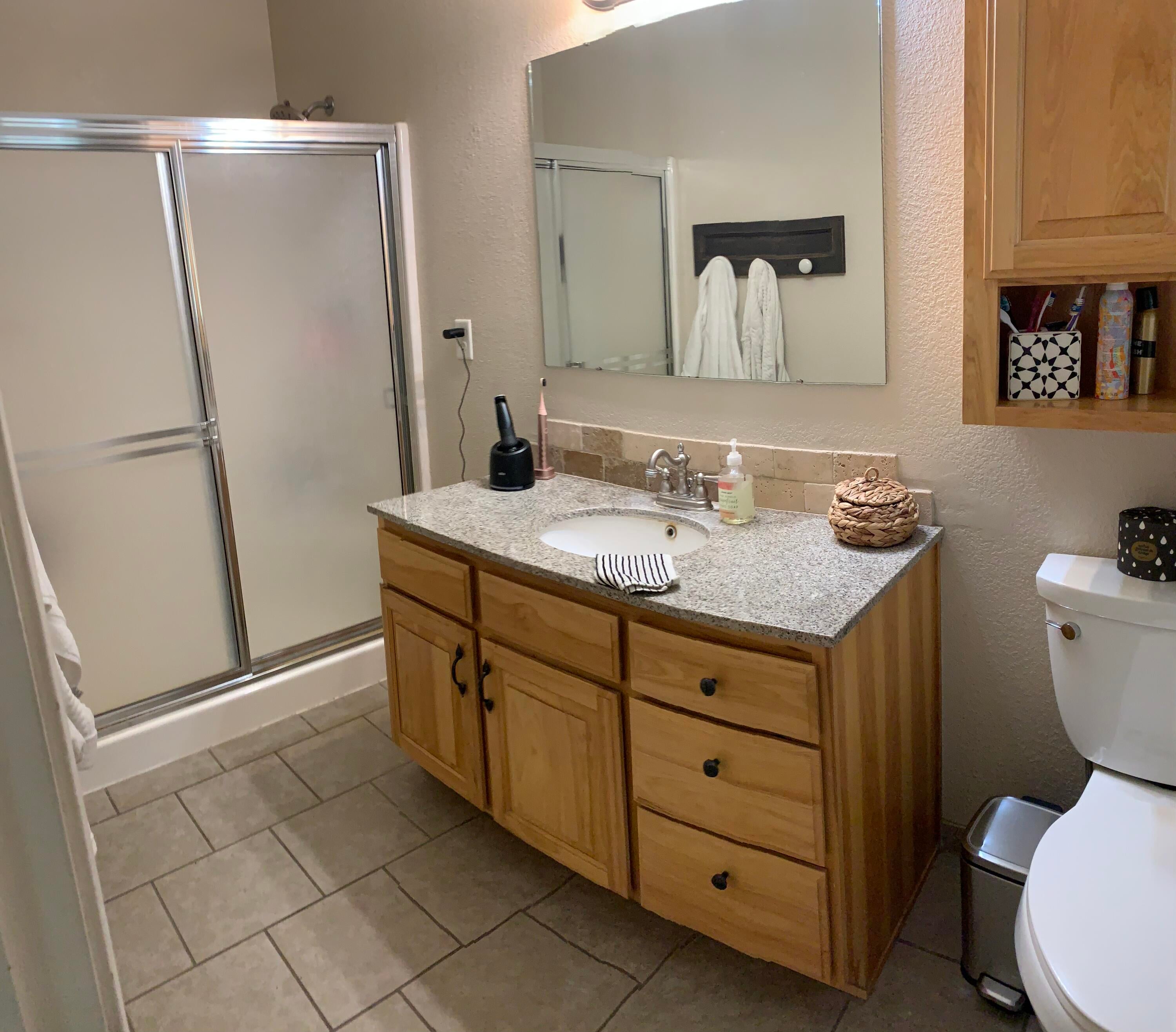 2496 Wards Creek Road Rogue River, OR 97537 - Photo 25 of 31 Master Bath