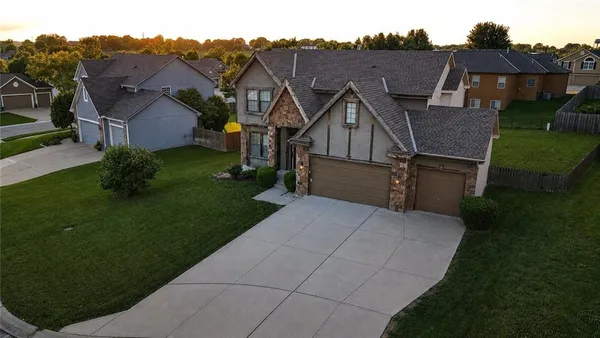 $479,000 | 1304 Aberdeen Circle, Raymore, MO 64083