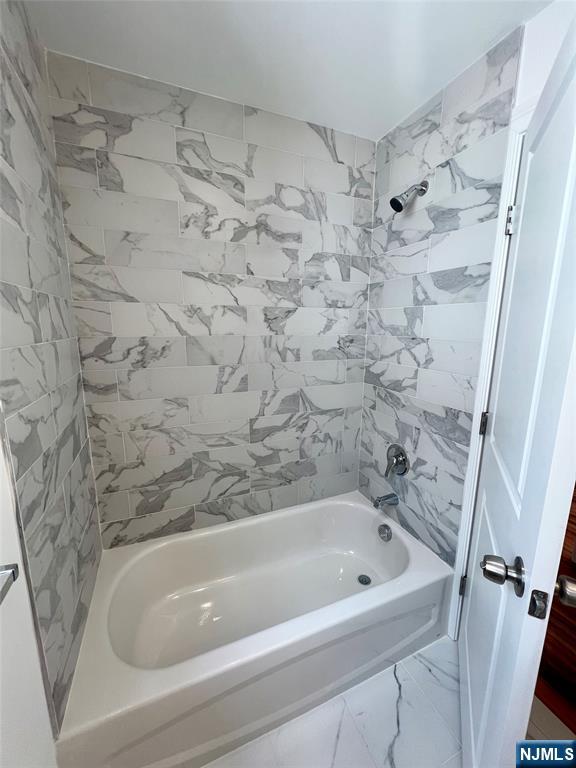 879 South 18th Street Newark, NJ 07108 - Photo 13 of 15 a bathroom with a bathtub