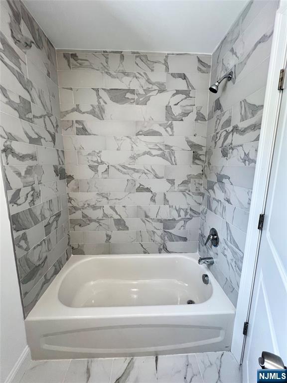 879 South 18th Street Newark, NJ 07108 - Photo 8 of 15 a bathroom with a bathtub