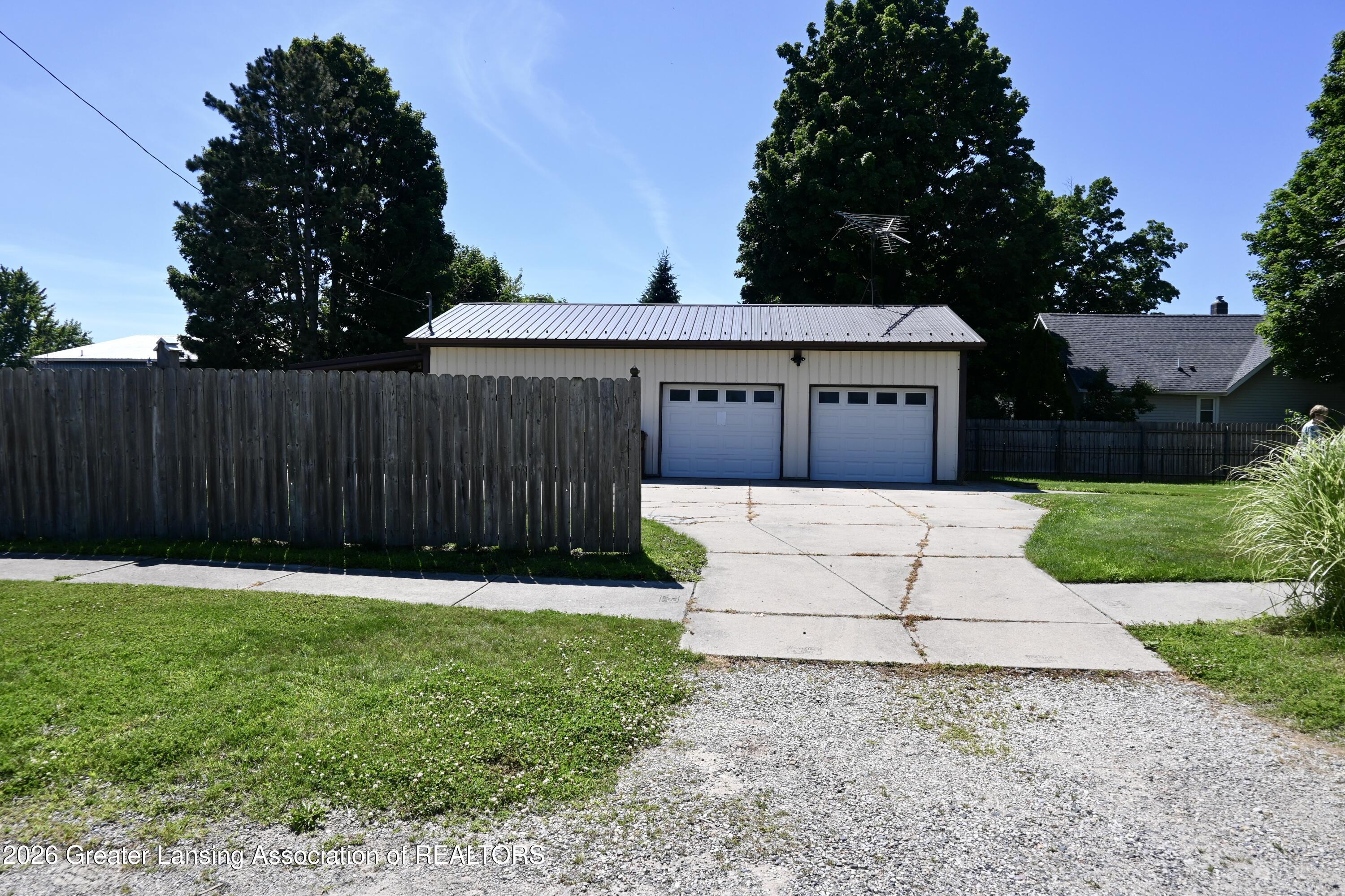 228 Union Street Grand Ledge, MI 48837 - Photo 4 of 35 DSC_0412