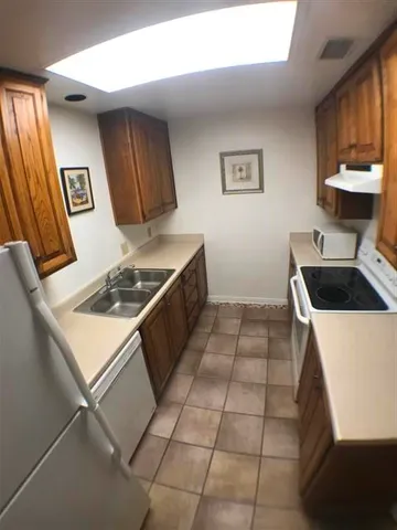 $1,900 | 2529 Rio Grande Street, Unit 41, Austin, TX 78705