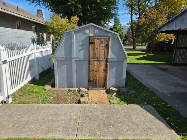 $305,000 | 710 Idaho Street, Kamiah, ID 83536