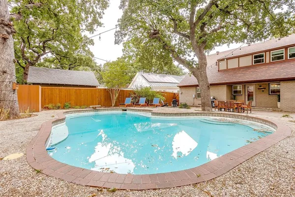 $535,000 | 1505 North Riverside Drive, Fort Worth, TX 76111