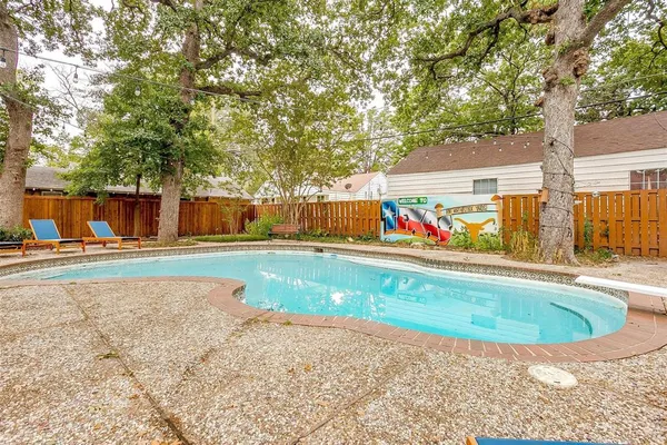 $535,000 | 1505 North Riverside Drive, Fort Worth, TX 76111