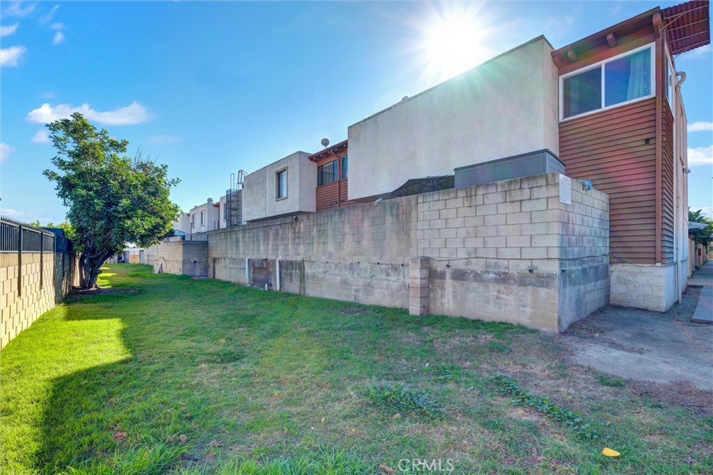 7033 Stewart And Gray Road, Unit 24 Downey, CA 90241 - Photo 31 of 39 a view of a back yard of the house