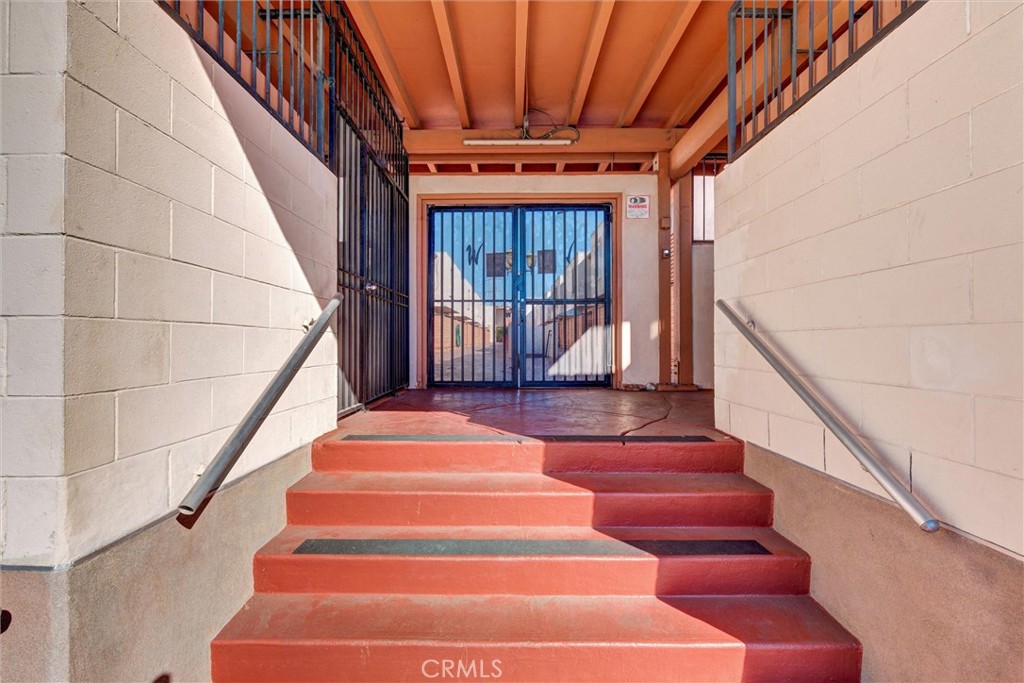 7033 Stewart And Gray Road, Unit 24 Downey, CA 90241 - Photo 4 of 39 a view of entryway