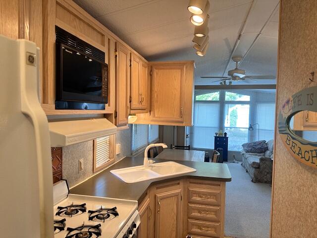 430 Post Road, Unit 83 Wells, ME 04090 - Photo 6 of 14 IMG_1673