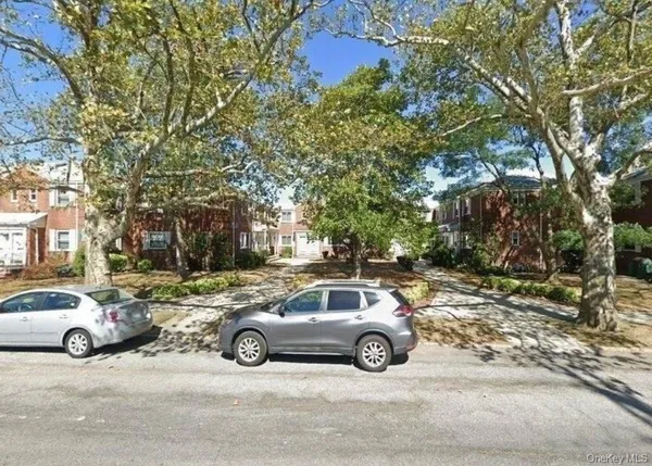 $2,200 | 76-37 Commonwealth Boulevard, Unit 2 | Glen Oaks