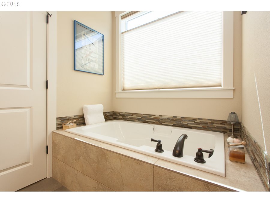 18756 Elder Road Oregon City, OR 97045 - Photo 11 of 22 Gallery Image 11