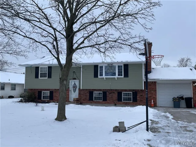 $269,900 | 5708 Aaron Drive, Lockport Town, NY 14094