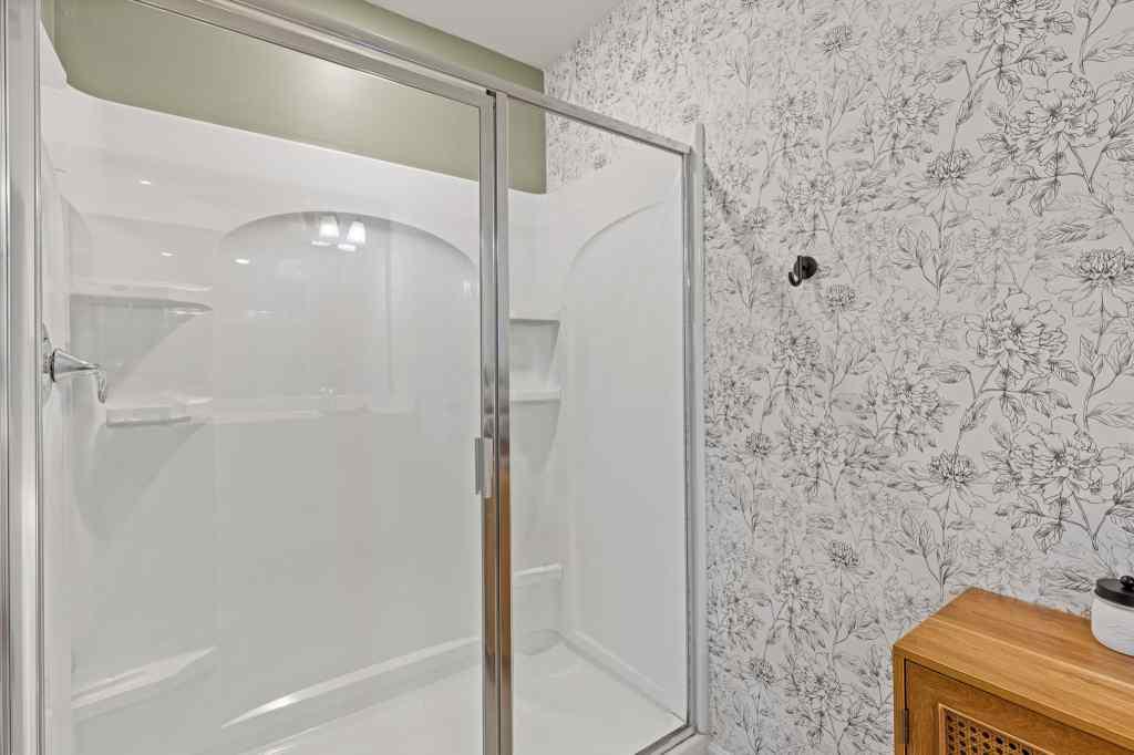 60 Huntley Trace Hoschton, GA 30548 - Photo 30 of 50 a bathroom with a shower