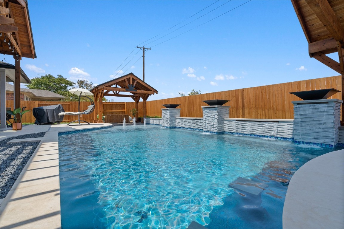 542 Centerbrook Place Round Rock, TX 78665 - Photo 37 of 40 a front view of a house with a yard