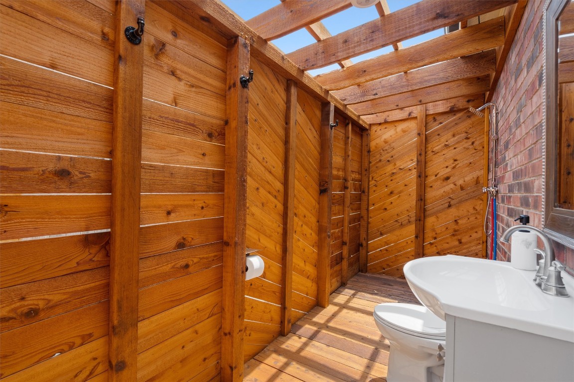 542 Centerbrook Place Round Rock, TX 78665 - Photo 40 of 40 a bathroom with a sink toilet and shower