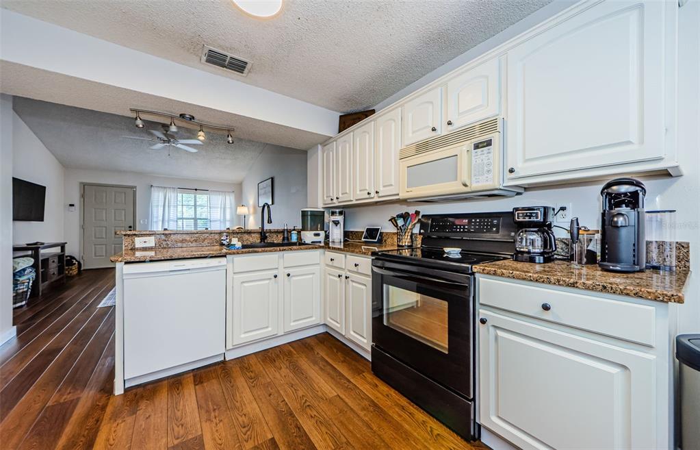 7807 Hardwick Drive, Unit 123 New Port Richey, FL 34653 - Photo 11 of 60