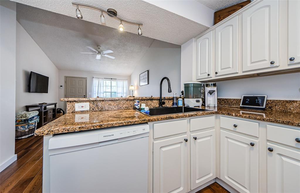 7807 Hardwick Drive, Unit 123 New Port Richey, FL 34653 - Photo 13 of 60