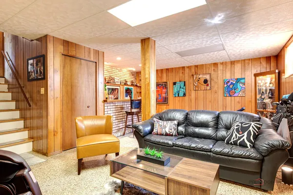 $649,900 | 2042 South Goebbert Road, Arlington Heights, IL 60005
