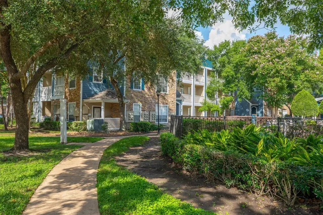 $1,480 | 19100 Glenwest Drive, Unit 221, Friendswood, TX 77546