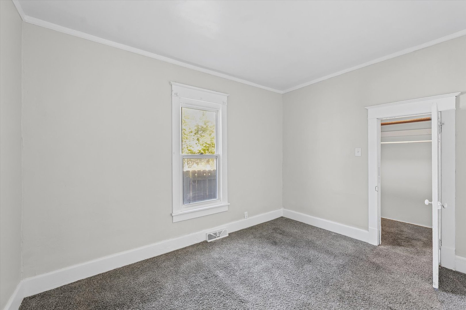 208 South Poplar Street Urbana, IL 61802 - Photo 16 of 30 an empty room with windows and closet