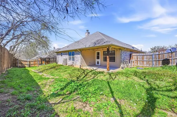 a view of a back yard of the house