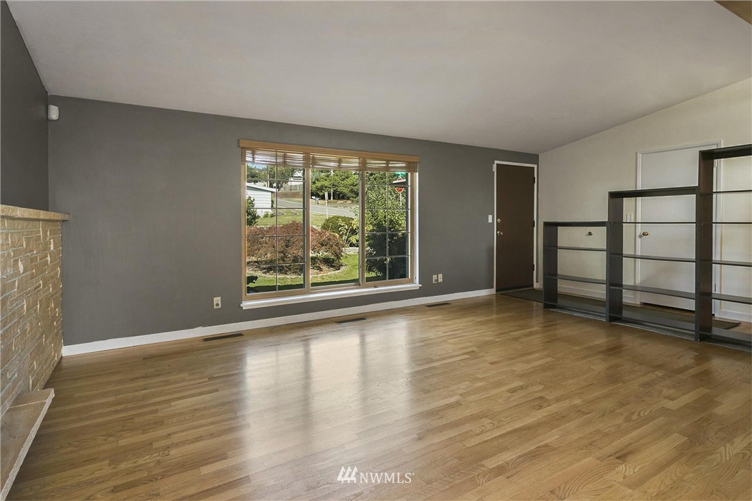 339 East 28th Street Bremerton, WA 98310 - Photo 7 of 24