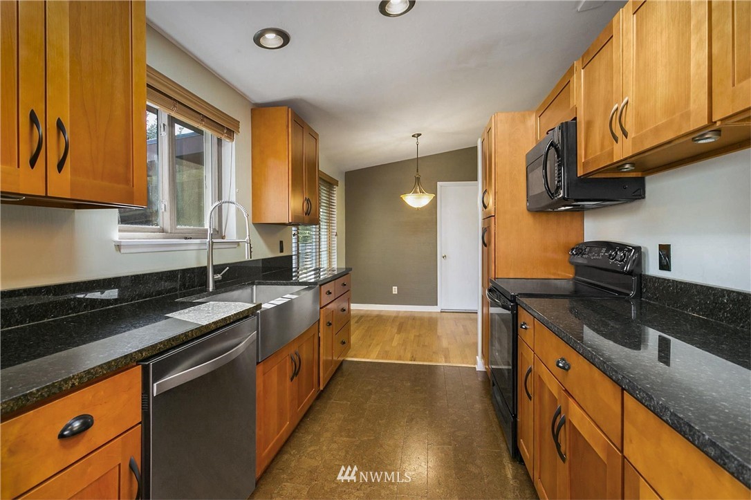 339 East 28th Street Bremerton, WA 98310 - Photo 10 of 24